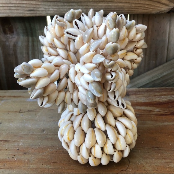 Vintage Mid Century Handmade Sea Shell Art Cowrie Shell Ruffled Edge 7" Vase - Picture 2 of 7